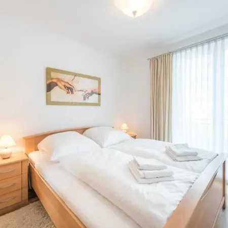Fewo Am Hochufer In 1 Reihe Zur Ostsee
